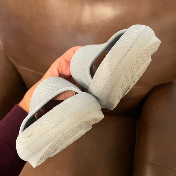 32 Degrees Light Blue Slides, size 7.5-8.5 - Picture 3 of 5